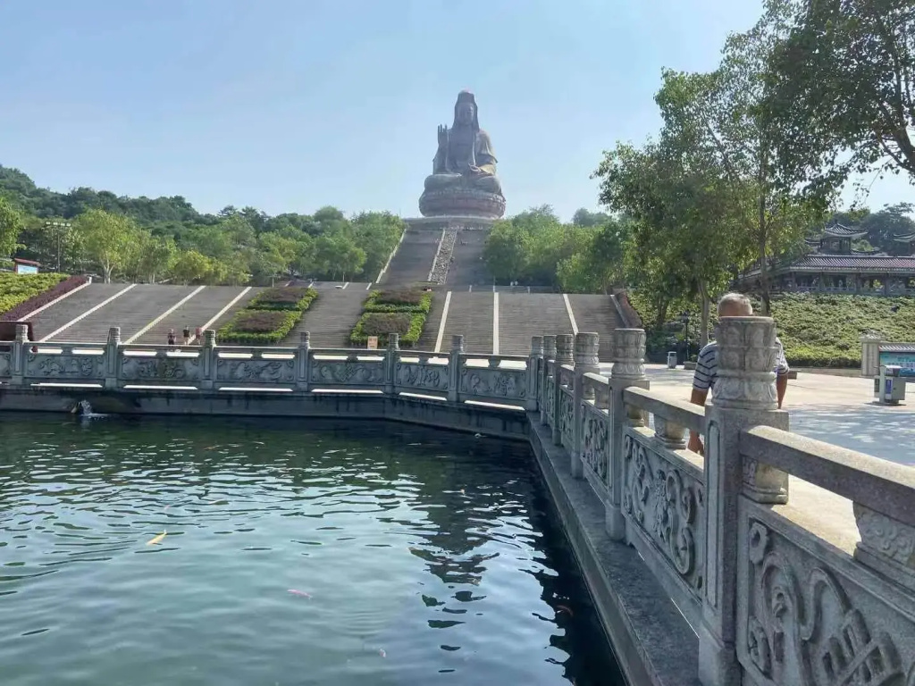 Vienna International Hotel (Foshan Eternal Love Xiqiao Mountain Scenic Area)