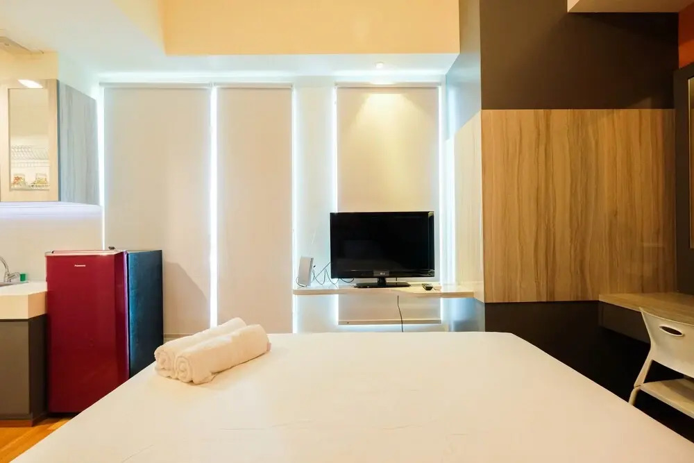 Great Location Studio at Tree Park Apartment