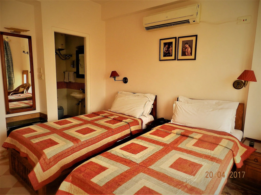Om Niwas Suite Hotel
