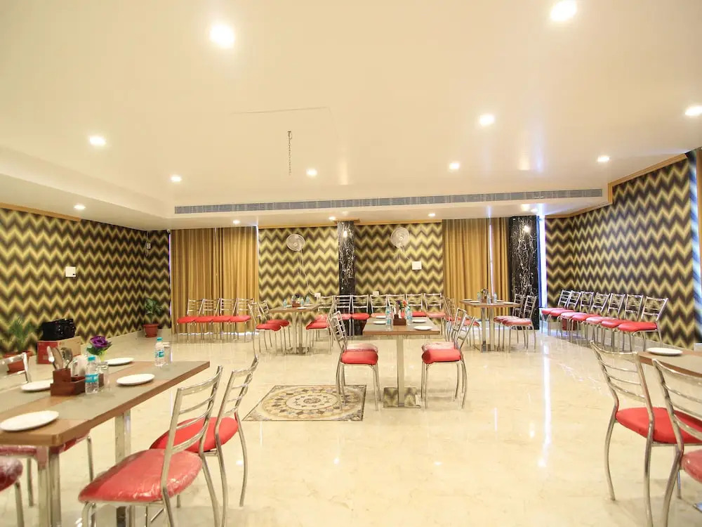 OYO 14570 Hotel Sona Plaza