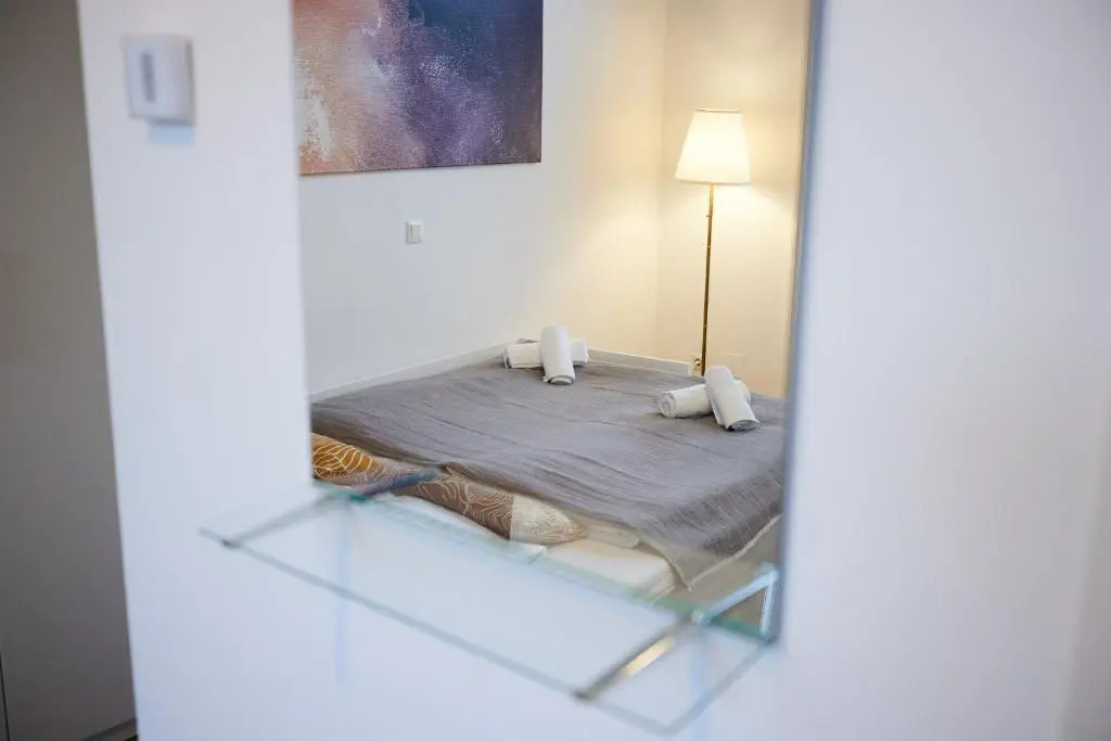 Nice Studio Close To Metro III (Adults Only)