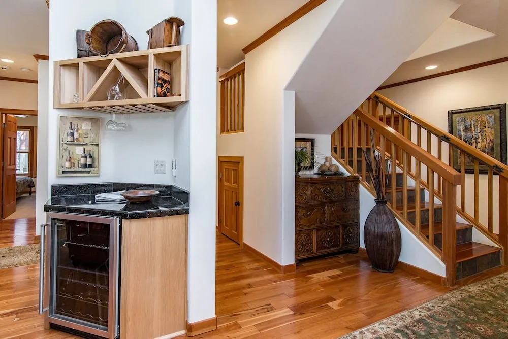 Cabin-esque Tahoe 4 Bedroom Home
