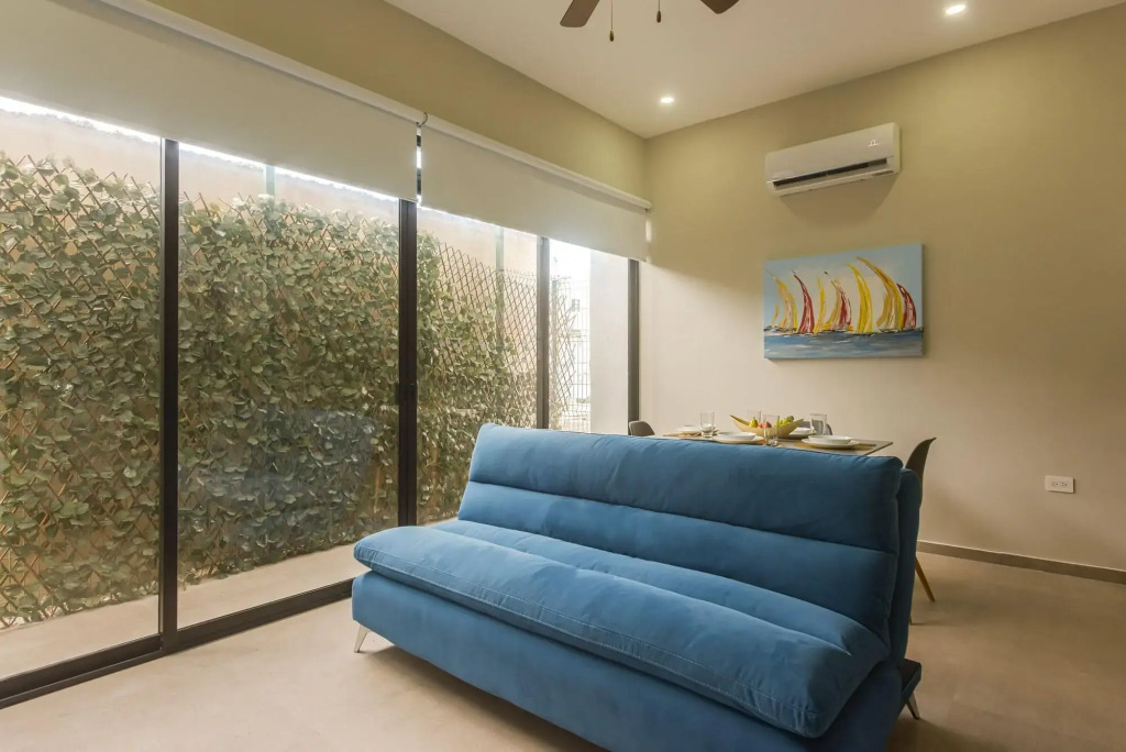 Splash Pool, Rooftop Terrace, Patio, Beach 4 Blks