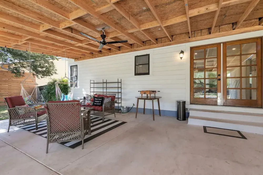 New Modern Farmhouse With Hot Tub, Fire Pit, & Games
