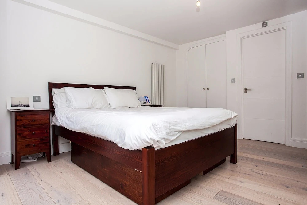 Spacious East London 2 Bedroom Apartment Sleeps 4