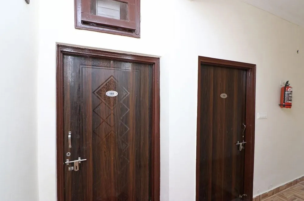 Oyo 22359 Hotel Raj Palace