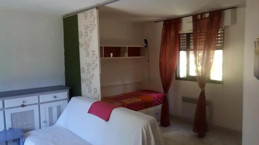 Studio de 27 m² + 70 m² de jardin à 100 m des plages