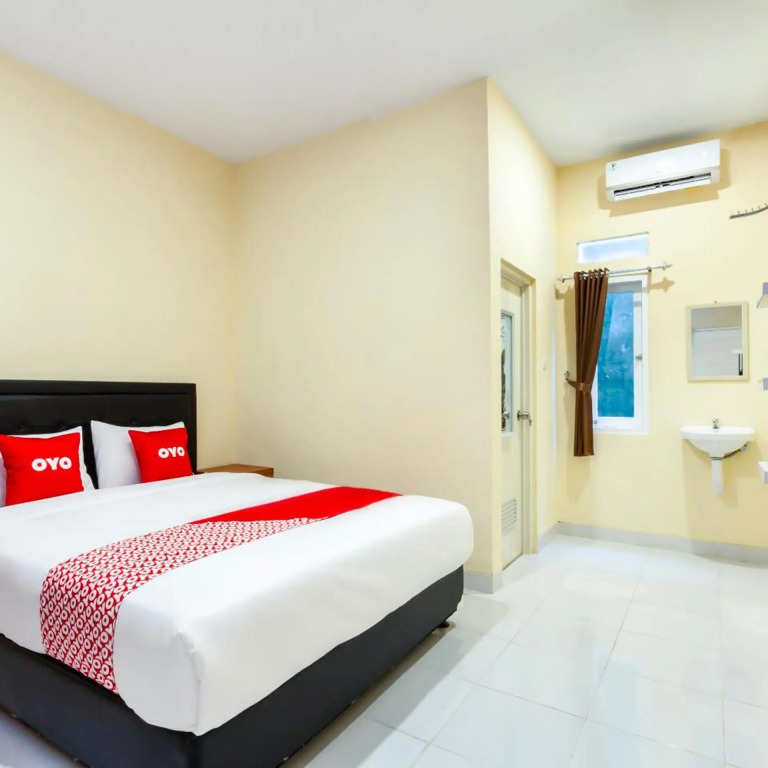 OYO 2008 Sellinas Family Residence Syariah