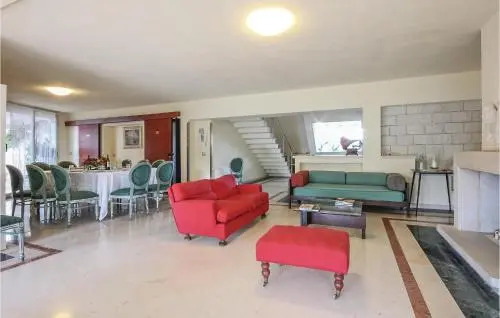 Four Bedroom Holiday Home in Vittoria