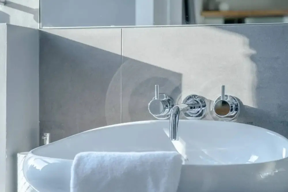 Modern and Luxurious 2 Bedroom Flat - Barons Court