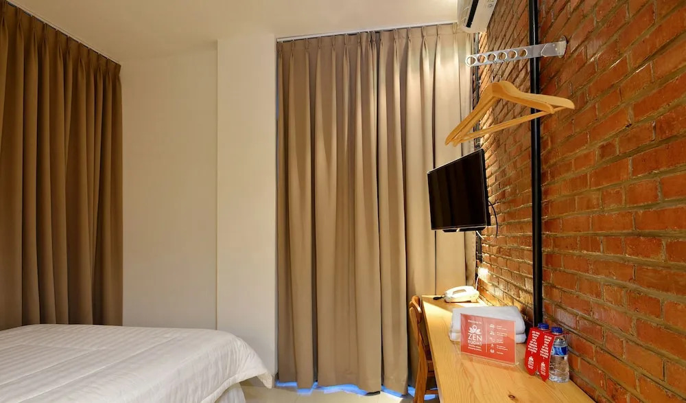 ZEN Rooms Near Mall Buaran