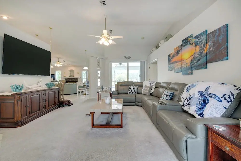 Spring Hill Home - Pool, Grill & Golf Course Views