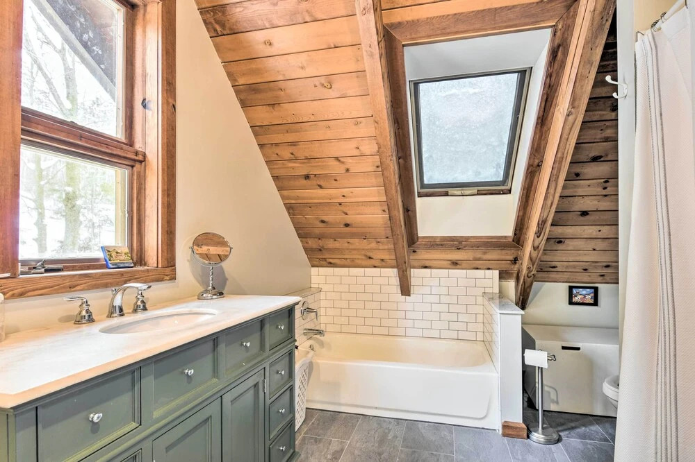 Waitsfield Vacation Rental w/ Private Hot Tub