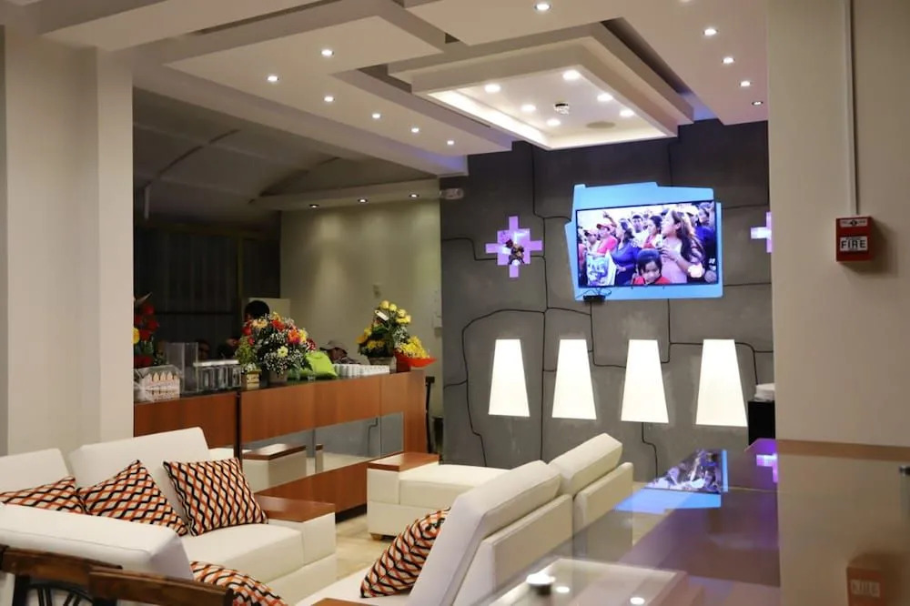 Capac Hotel II
