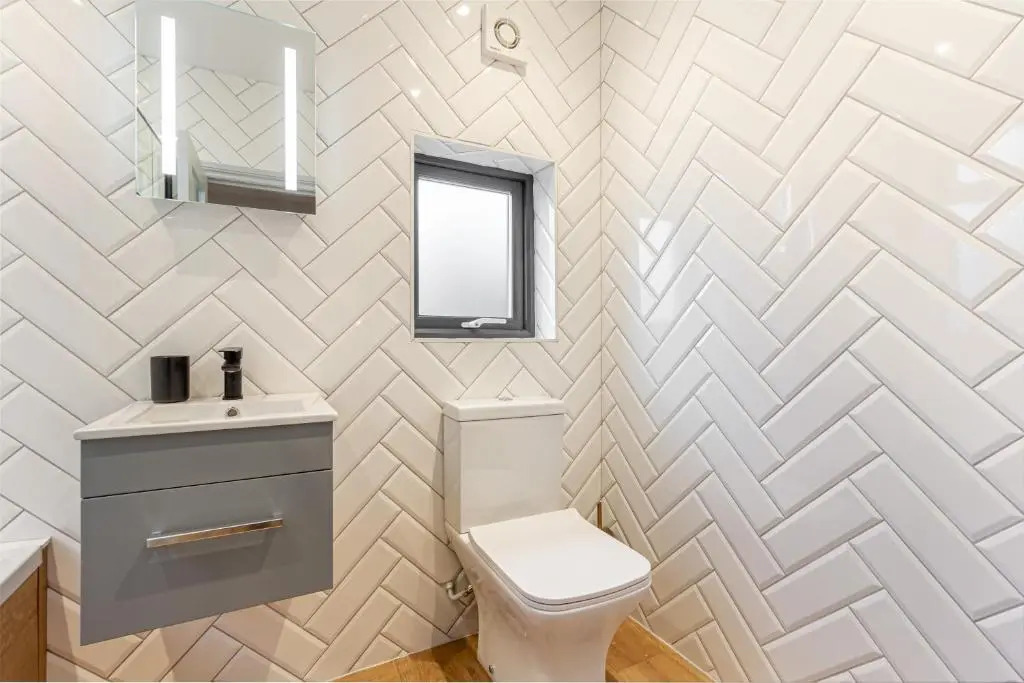 2 Bedroom House- Hereford City Centre with Parking
