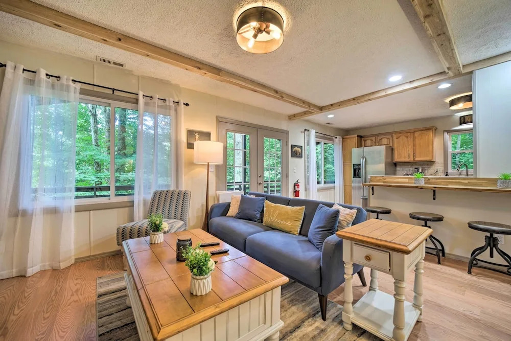 Charming Maggie Valley Getaway w/ Fire Pit!