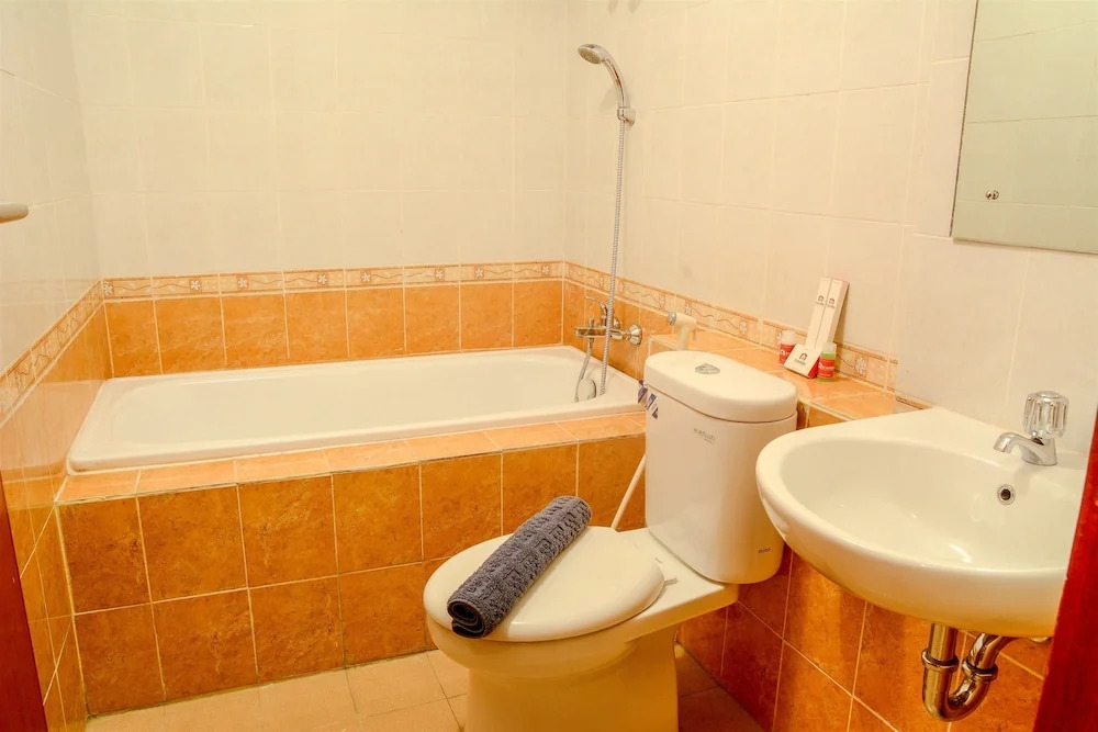 3 Bedrooms Plus Apartment Grand Palace by Travelio