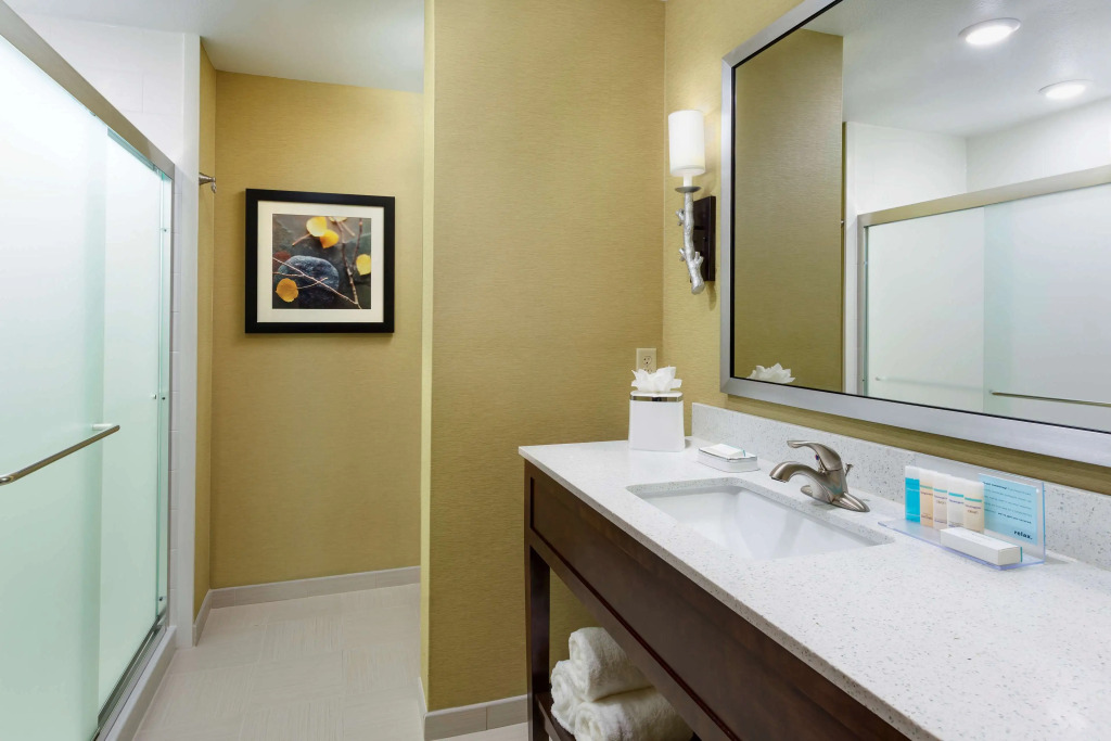 Hampton Inn & Suites Williamsport - Faxon Exit