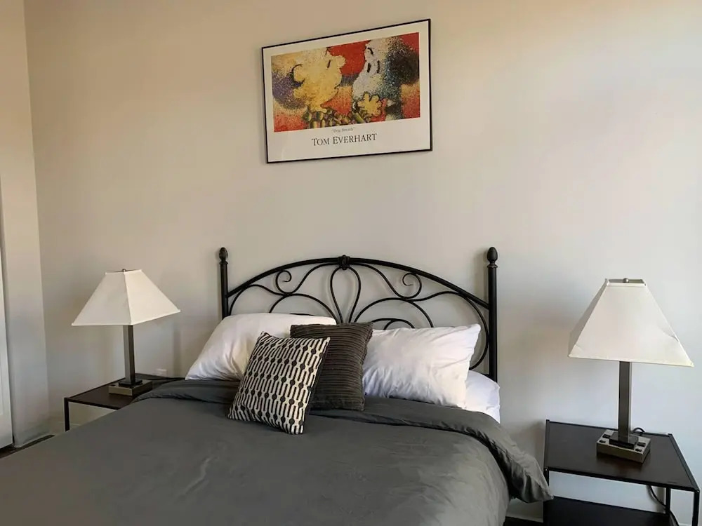 Modern 2 Bedroom on Riverfront w Parking