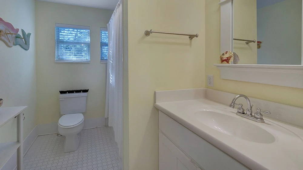 Dog-friendly Gulf Side Cottage & 6 Minutes to Beach + Community Pool & Bikes
