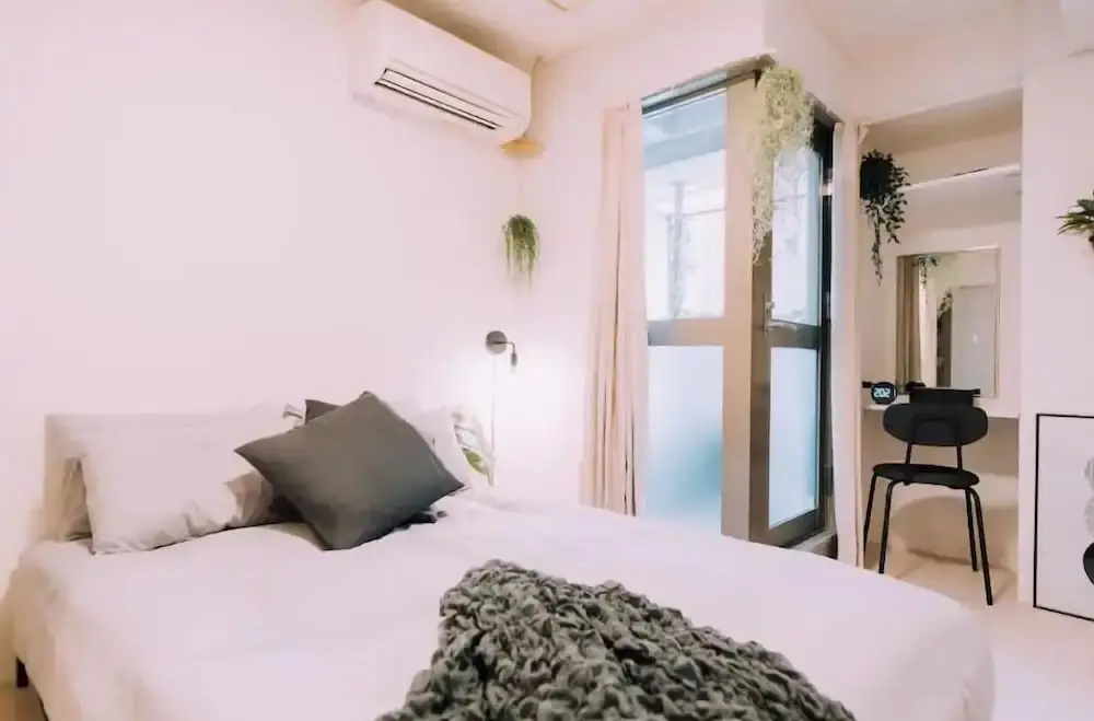 Minimalist Loft 802