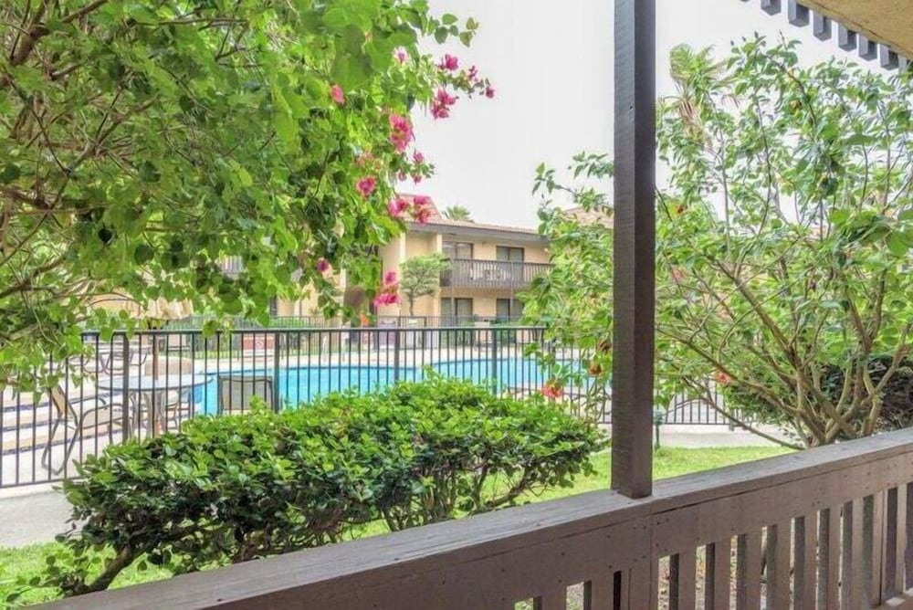 Tiki 111 - Ocean View Condo In South Padre Island 1 Bedroom Condo