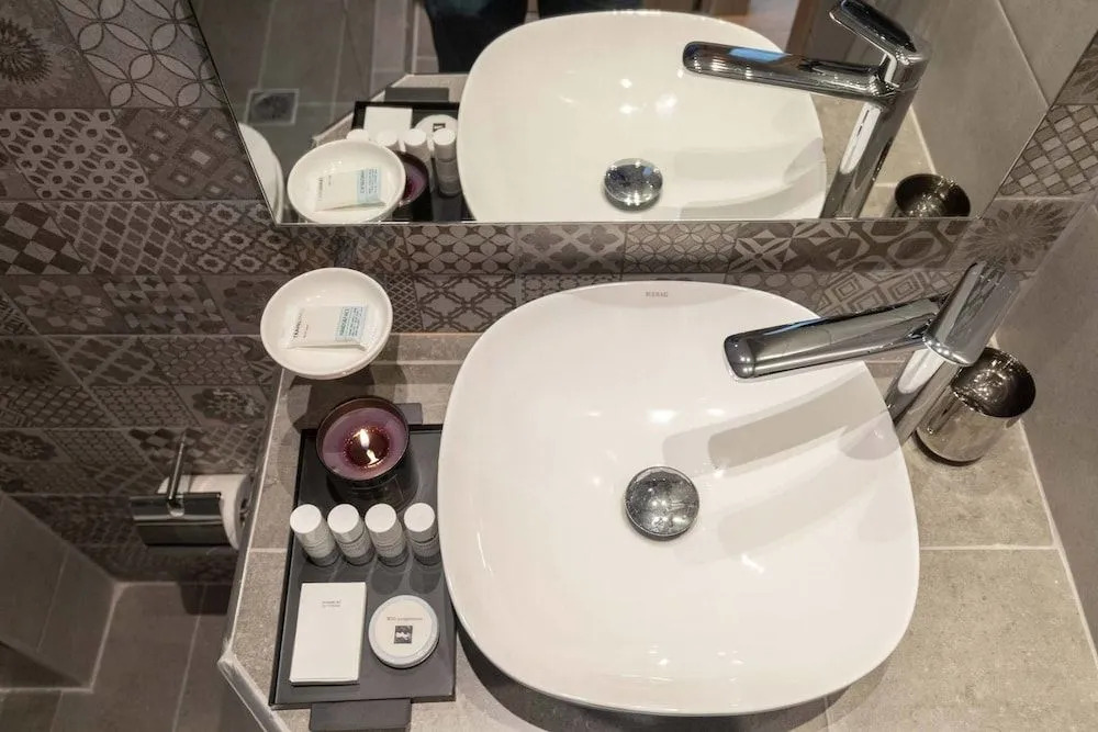 Grand Port Suites