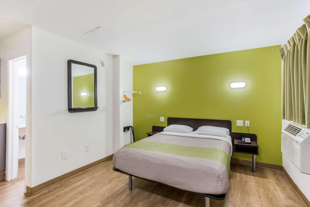 Studio 6 Extended Stay - Jacksonville, FL - South