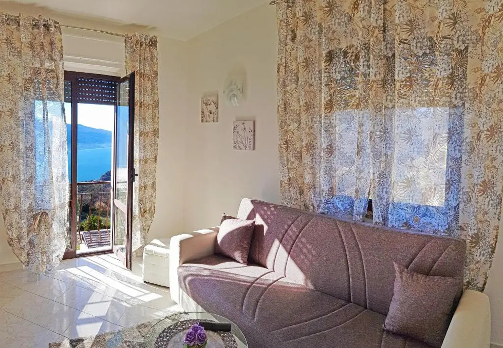 Casa Palanca Lake view apartment by Gardadomusmea