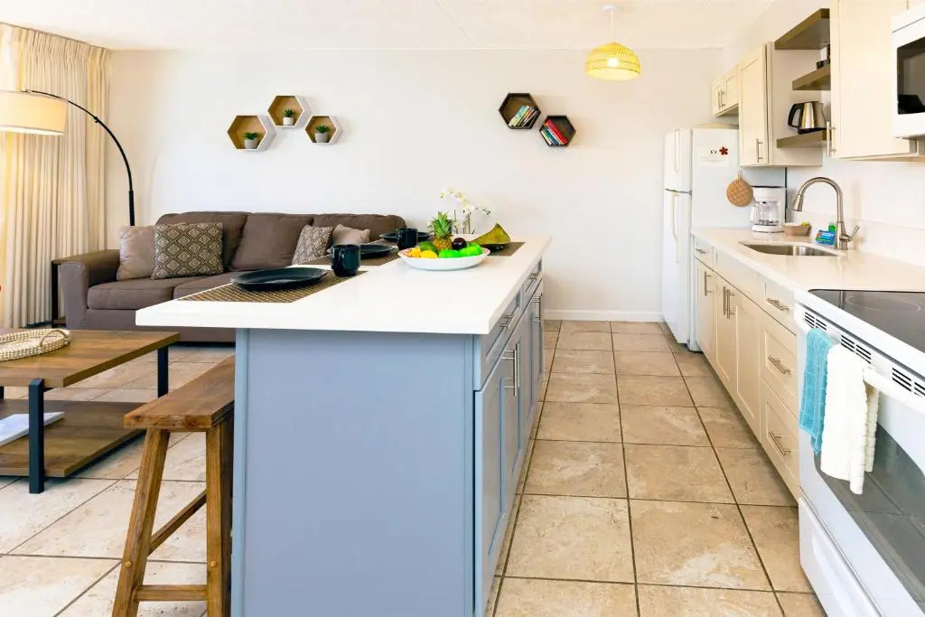 29th Floor Condo with Ocean Views, WiFi, Parking, AC - Short Walk to Beach!