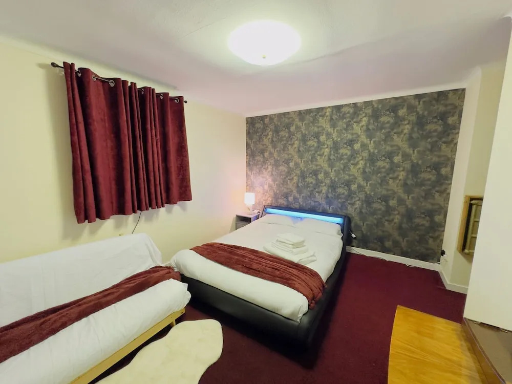 Elegant Escape in North Shields - Spacious 3 Bedroom House