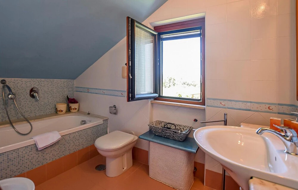 3 Bedroom Lovely Home In S M Di Castellabate