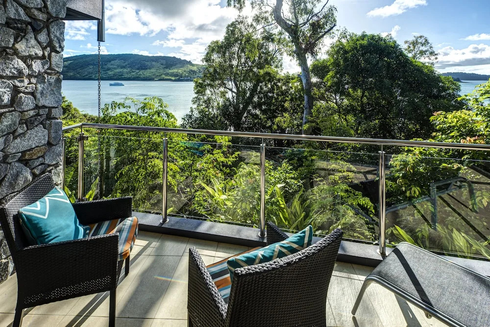 Villa 2 The Edge Oceanfront  Deluxe 4 Bedroom Near Marina With Golf Buggy