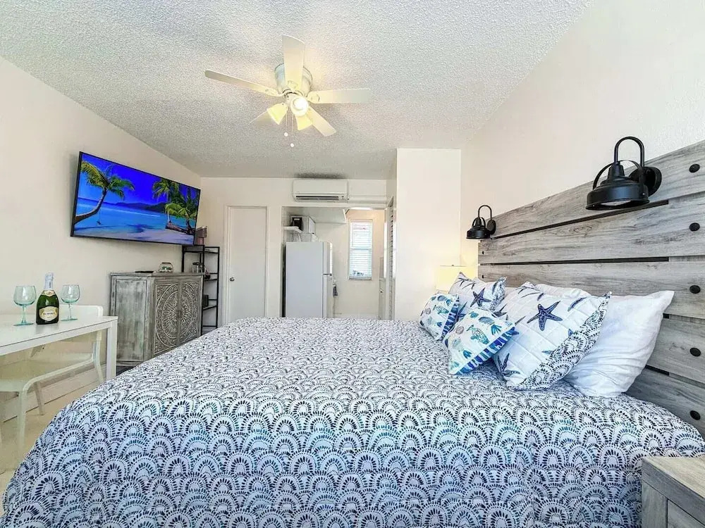 Exclusive Studio Steps to the Beach With Pool