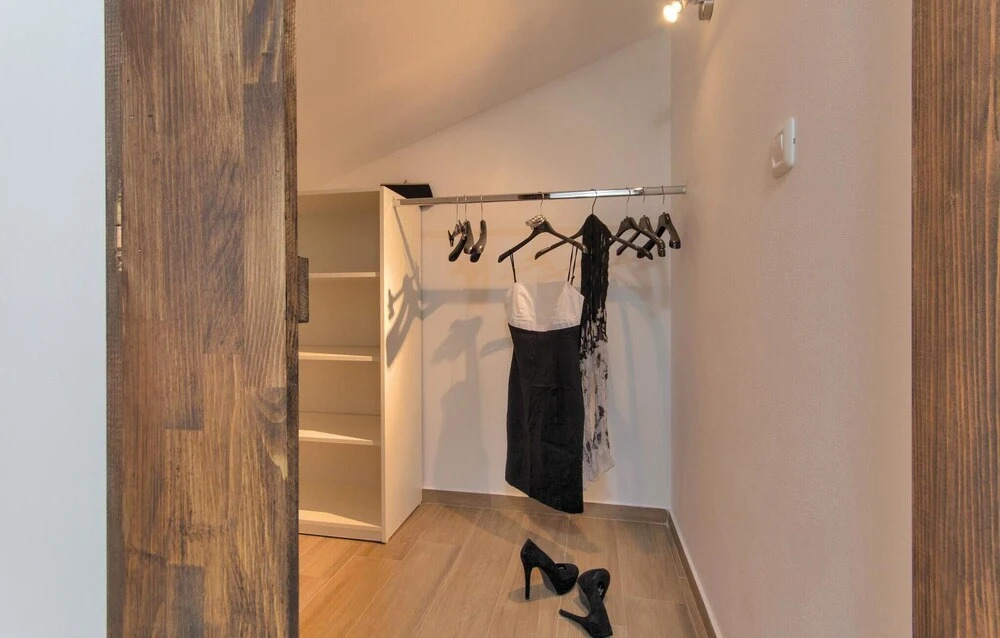 Beautiful Home in Marcana With Wifi and 4 Bedrooms