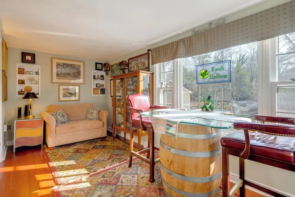 Hike, Sip & Explore! Blue Ridge Mtn Cabin w/ Porch