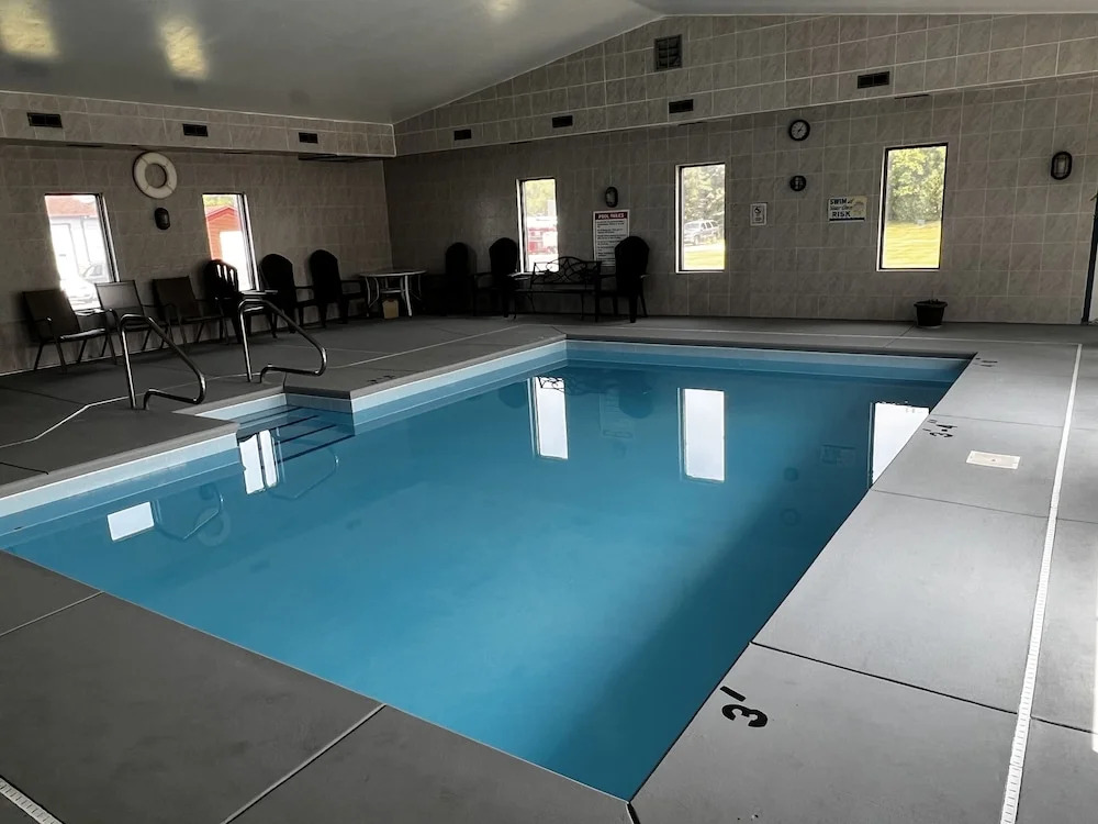 Sky Lodge Inn & Suites - Delavan
