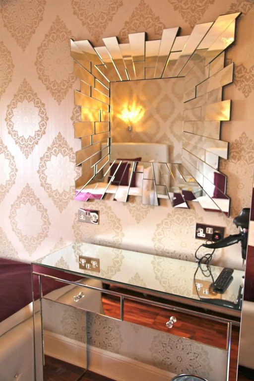 Crompton Guest House