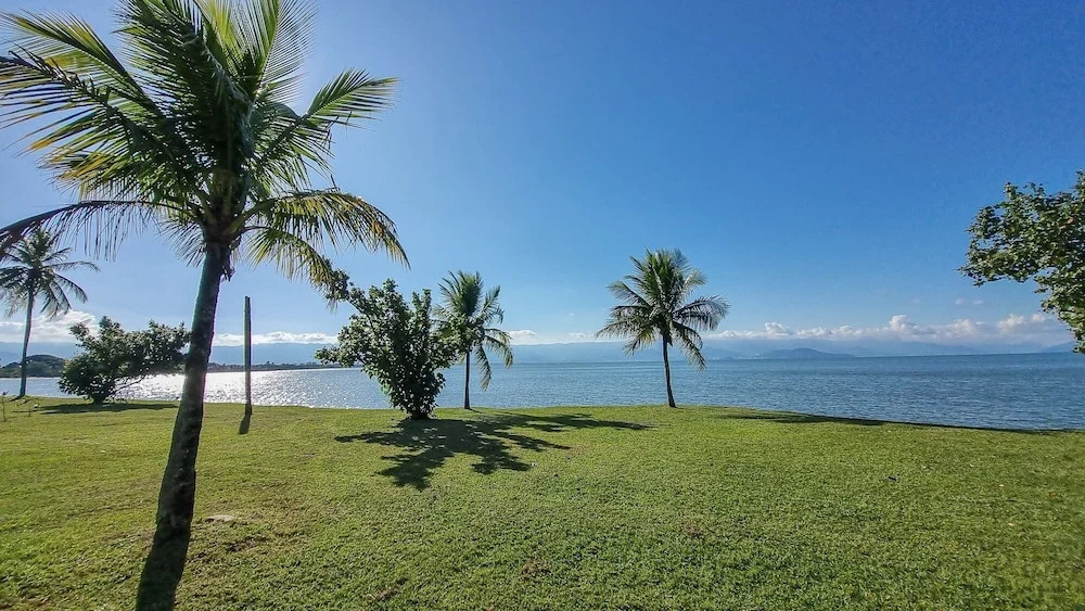 Casa com piscina aquecida a 100m da praia Maresias