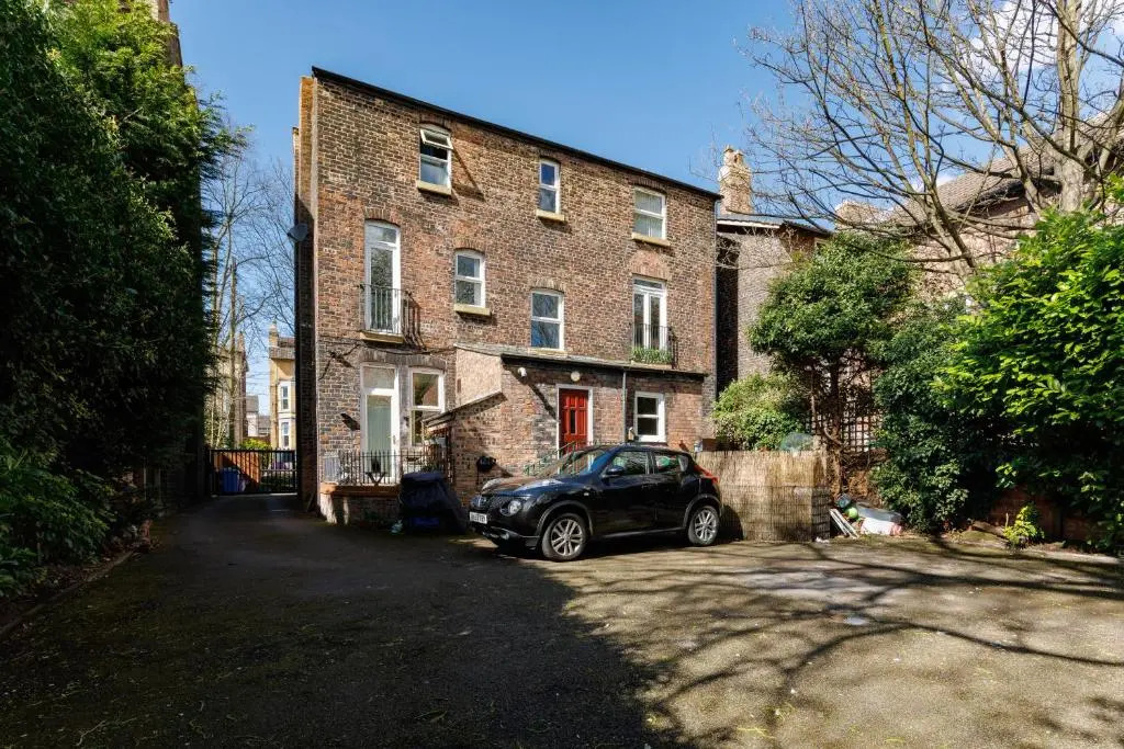 FLATZY - Stylish Abode on Doorstep of Sefton Park *10 minutes to Centre*