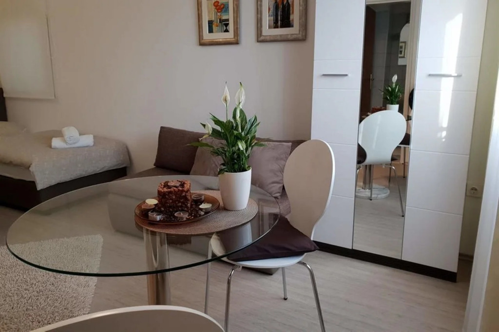 Apartments & Rooms Petra