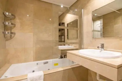 Duquesa Village Apartemento 2115