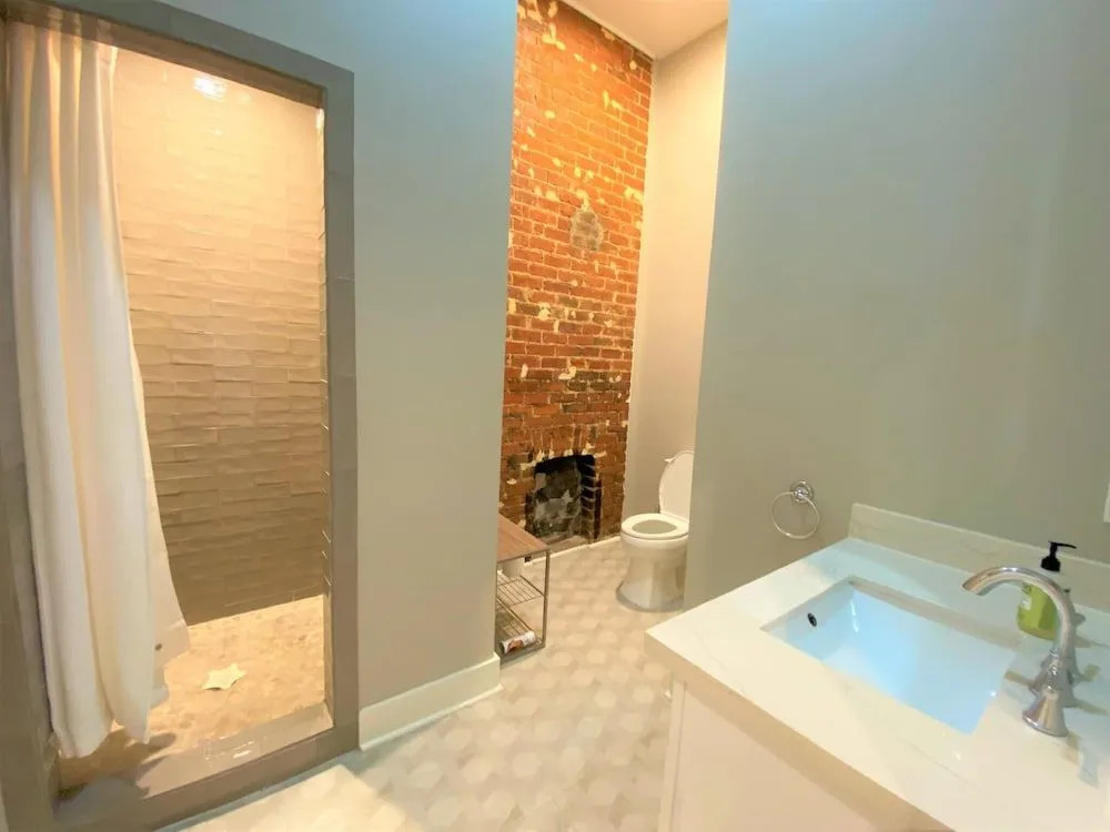 Luxurious Lower Garden District Condo w/ Balcony!