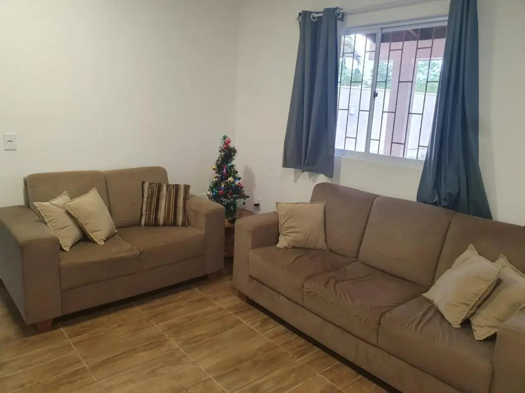 Casa com 2 dormitórios entre Praia do Rosa e Barra de Ibiraquera