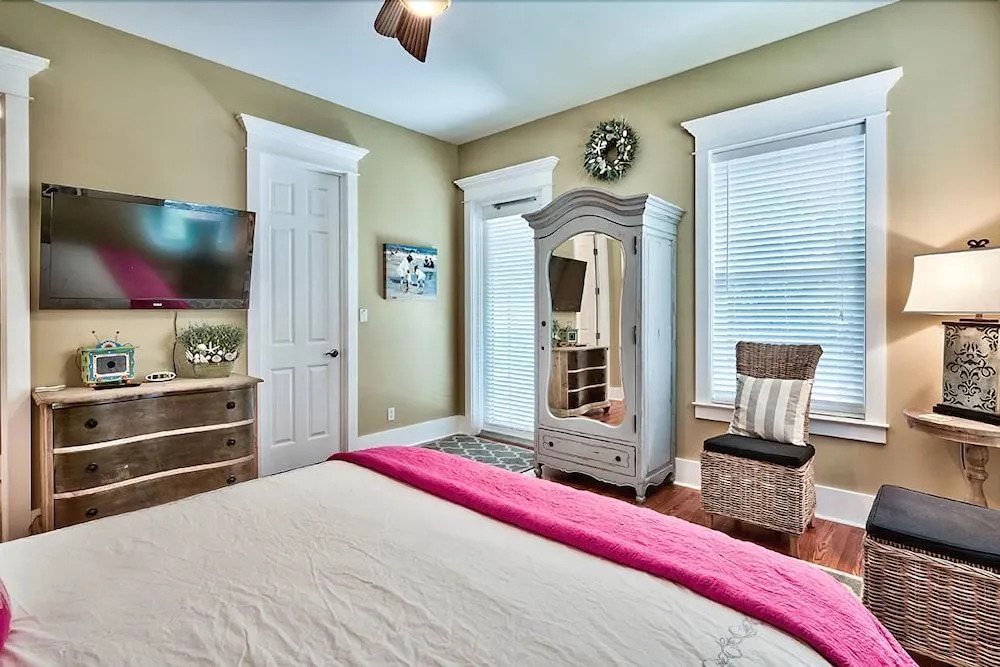 DESTIN BEACH THERAPY 4 Bedroom Holiday Home by Five Star Properties