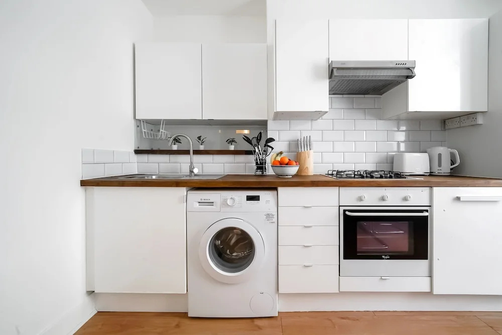 Liverpool Street 2BR City Apartment