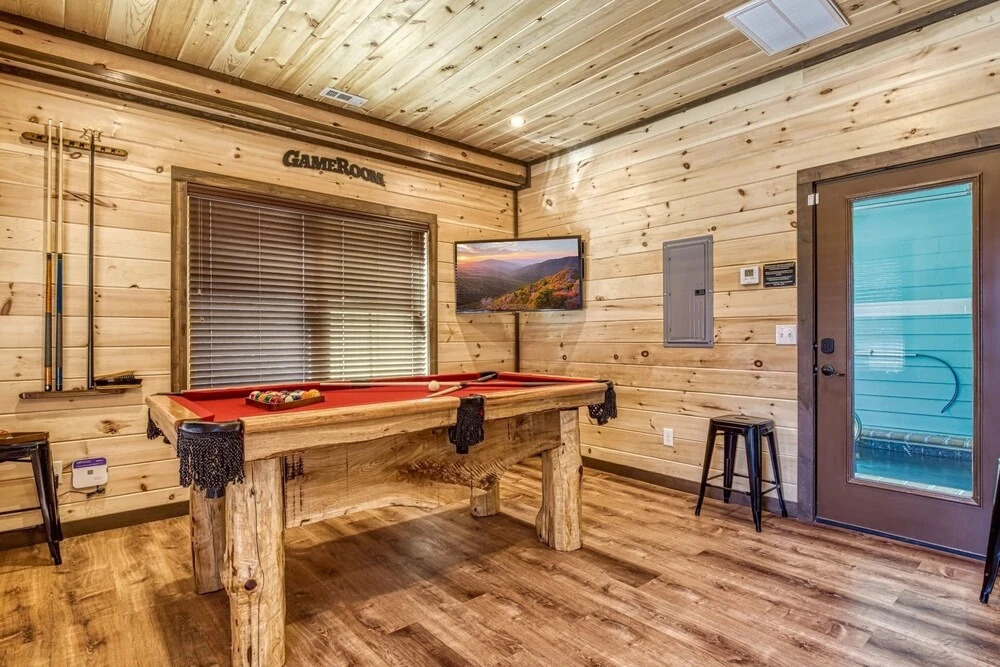 Ern806 - Splashin' Views 2 Bedroom Cabin by RedAwning