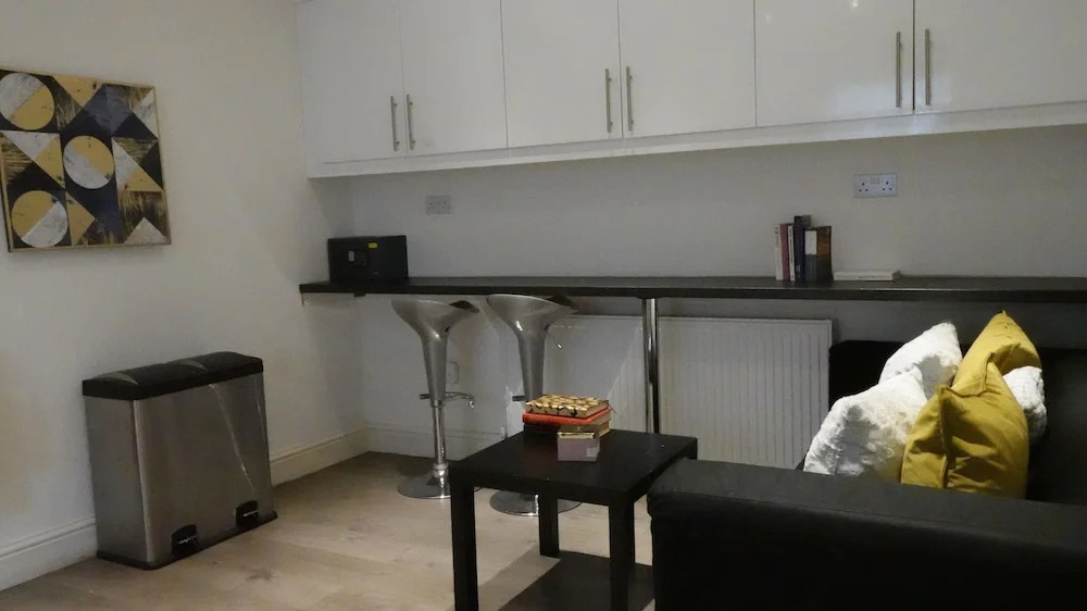 Private Bathroom Rooms- Near Heathrow - Near Shops