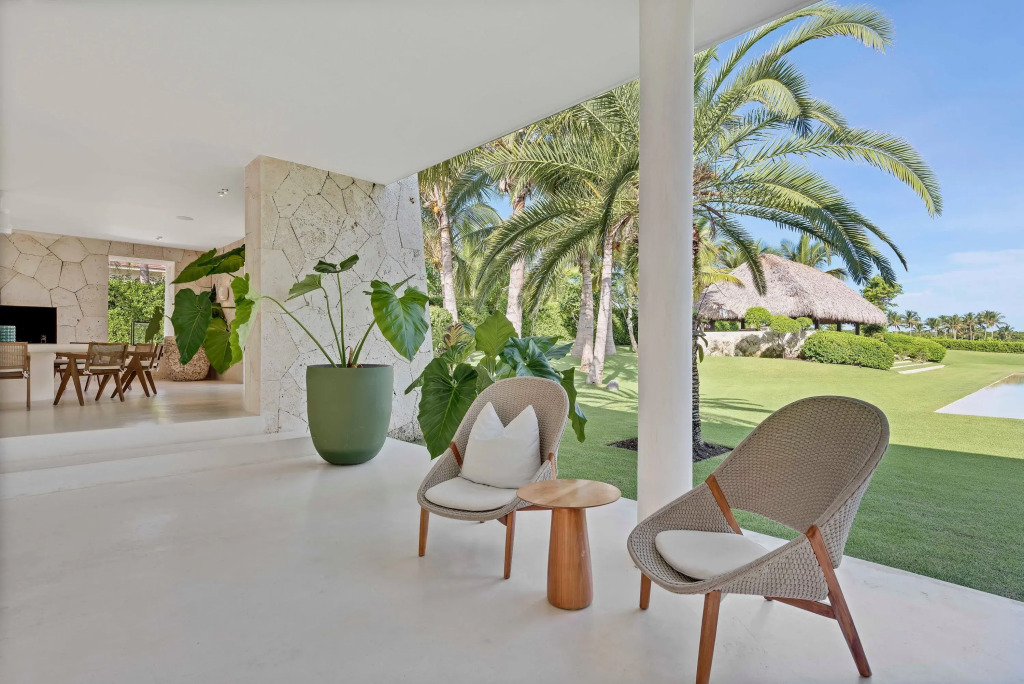 Magnificent 5BR Modern Tropical Villa With Pool