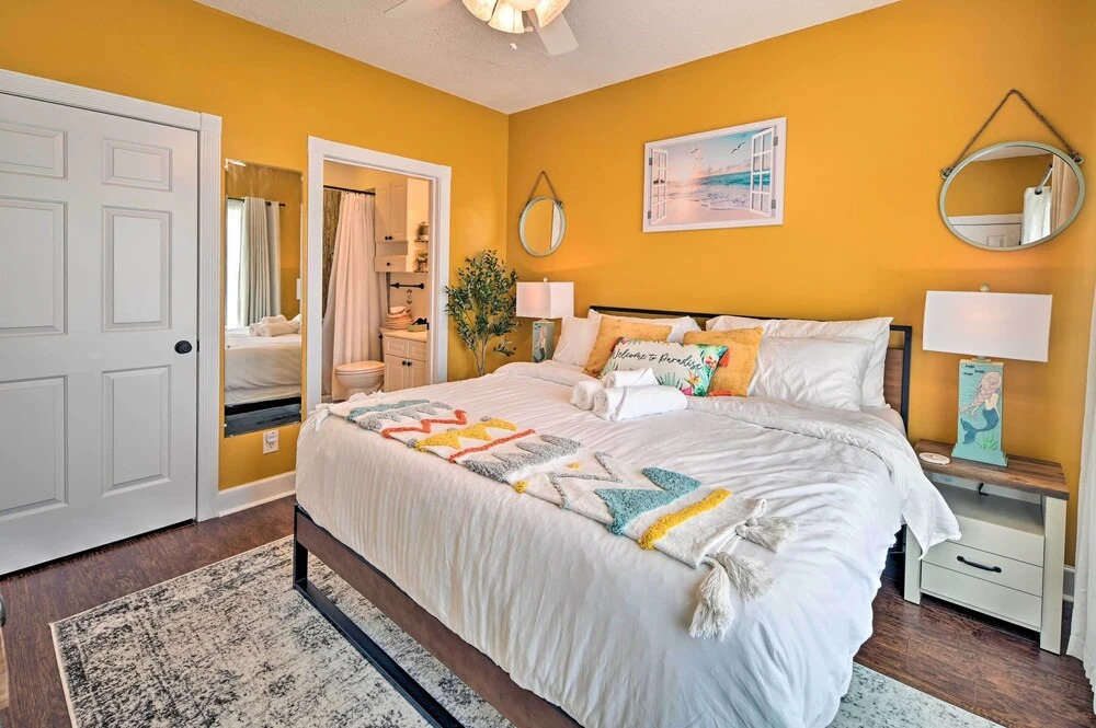 Bright Myrtle Beach Condo w/ Balcony!